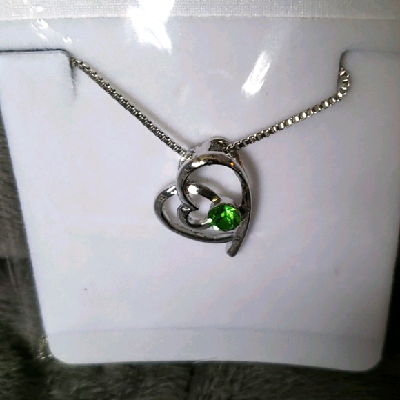 Green Peridot Heart SS Necklace - Picture 2 of 2